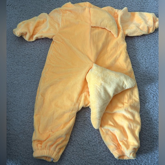 Yellow Baby Shark costume - Picture 3 of 3